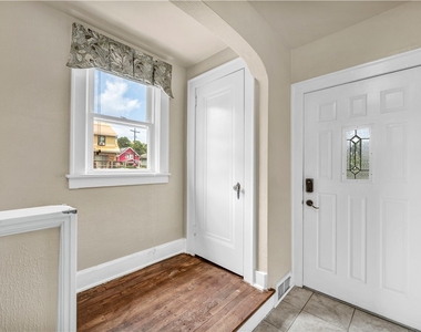 616 Rossmore Ave - Photo Thumbnail 3