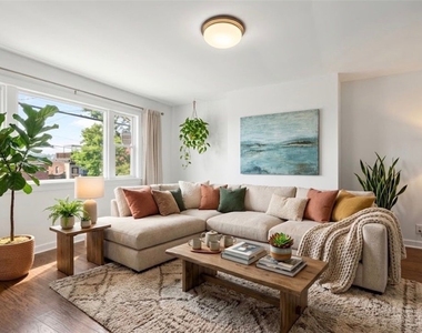 204 E Jefferson St - Photo Thumbnail 6