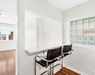 204 E Jefferson St - Photo Thumbnail 5