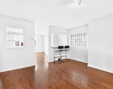 204 E Jefferson St - Photo Thumbnail 7