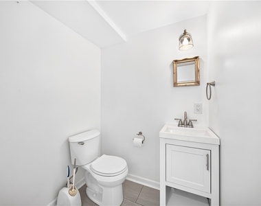 204 E Jefferson St - Photo Thumbnail 13