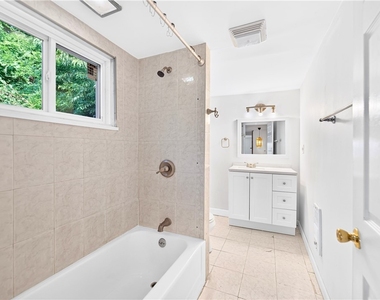 204 E Jefferson St - Photo Thumbnail 17