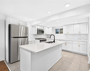 204 E Jefferson St - Photo Thumbnail 4