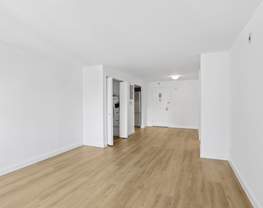 East 39th Street - Photo Thumbnail 4