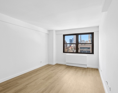 East 39th Street - Photo Thumbnail 3