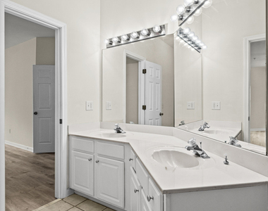 8806 Fairview Bluff Road - Photo Thumbnail 11