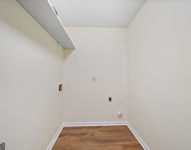 1358 Hardy Circle - Photo Thumbnail 11