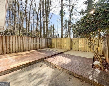 2700 Twigg Circle Se - Photo Thumbnail 5