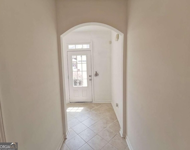 2073 Executive Drive - Photo Thumbnail 4