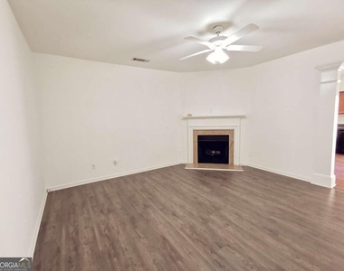 2073 Executive Drive - Photo Thumbnail 5