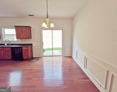 2073 Executive Drive - Photo Thumbnail 8