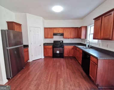 2073 Executive Drive - Photo Thumbnail 9