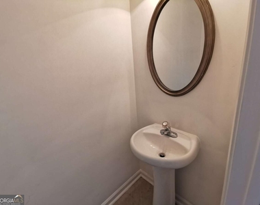 2073 Executive Drive - Photo Thumbnail 2