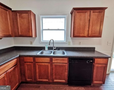 2073 Executive Drive - Photo Thumbnail 11