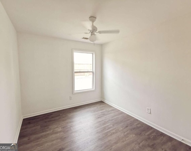 2073 Executive Drive - Photo Thumbnail 23