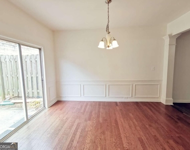 2073 Executive Drive - Photo Thumbnail 12
