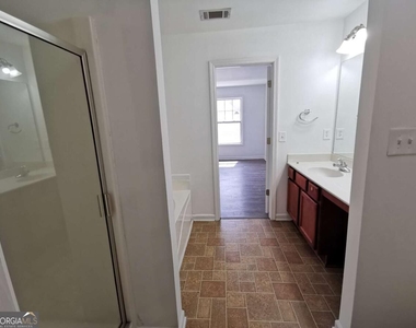2073 Executive Drive - Photo Thumbnail 18