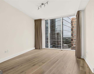1080 Peachtree Street Ne - Photo Thumbnail 2
