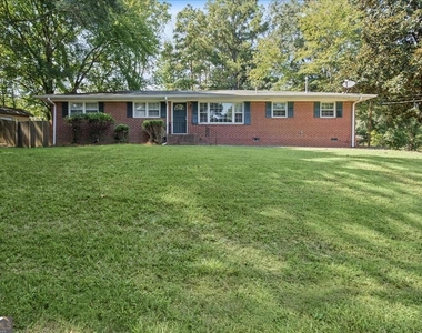 107 Pinecrest Circle - Photo Thumbnail 2