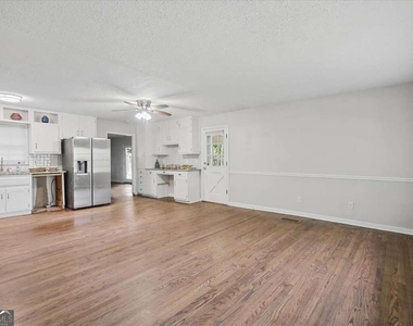 107 Pinecrest Circle - Photo Thumbnail 11
