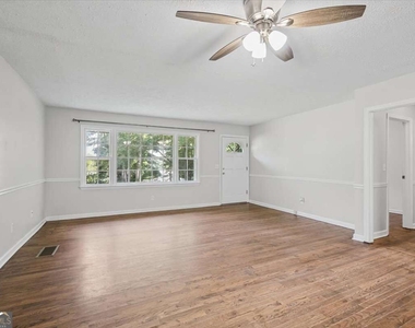 107 Pinecrest Circle - Photo Thumbnail 17