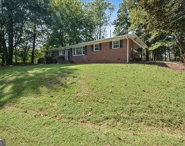 107 Pinecrest Circle - Photo Thumbnail 4