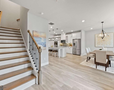 504 Hampton Crossing - Photo Thumbnail 15