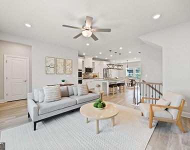 504 Hampton Crossing - Photo Thumbnail 6