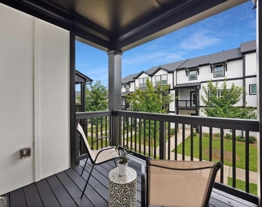 504 Hampton Crossing - Photo Thumbnail 16