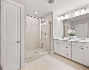 504 Hampton Crossing - Photo Thumbnail 21