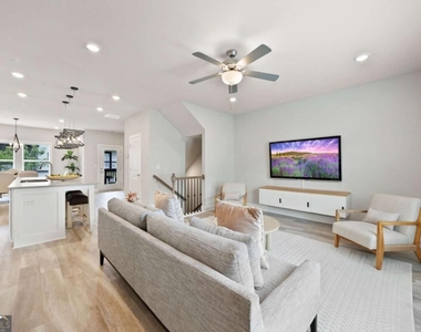 504 Hampton Crossing - Photo Thumbnail 7