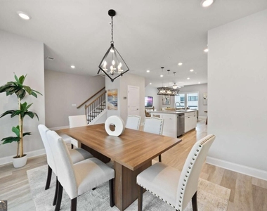 504 Hampton Crossing - Photo Thumbnail 12