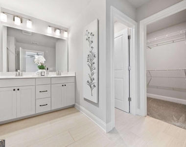 504 Hampton Crossing - Photo Thumbnail 22