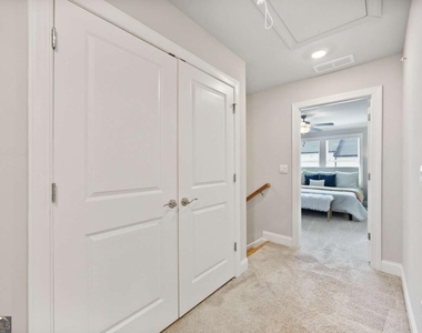 504 Hampton Crossing - Photo Thumbnail 17
