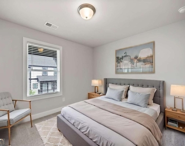 504 Hampton Crossing - Photo Thumbnail 26