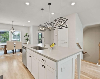 504 Hampton Crossing - Photo Thumbnail 11