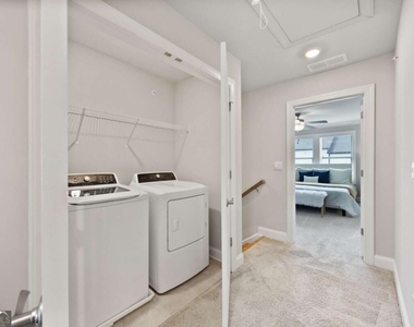 504 Hampton Crossing - Photo Thumbnail 18