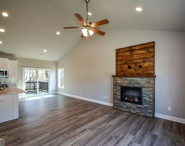1812 Jessica Way - Photo Thumbnail 6