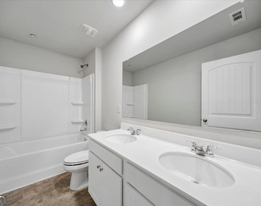 167 Fernbrook Trail - Photo Thumbnail 31