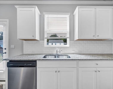 167 Fernbrook Trail - Photo Thumbnail 16