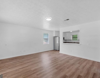 113 Tanglewood Drive - Photo Thumbnail 2