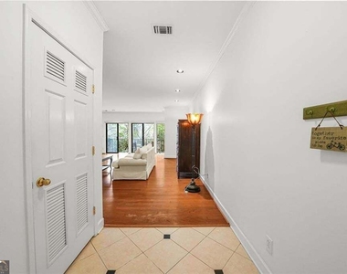 3071 Lenox Road Ne - Photo Thumbnail 3