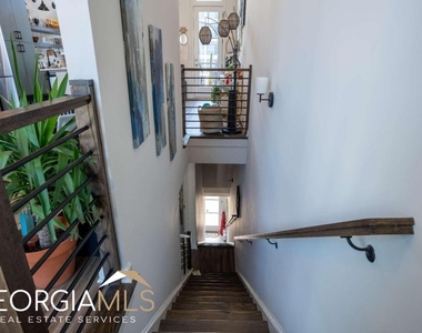452 Latta Street Ne - Photo Thumbnail 3