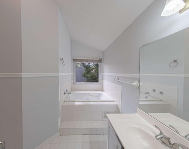 722 Thornapple Trail - Photo Thumbnail 7