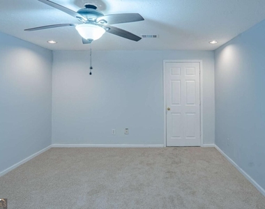 722 Thornapple Trail - Photo Thumbnail 16