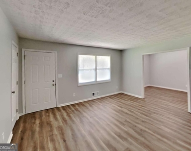 1957 Westley Drive - Photo Thumbnail 2