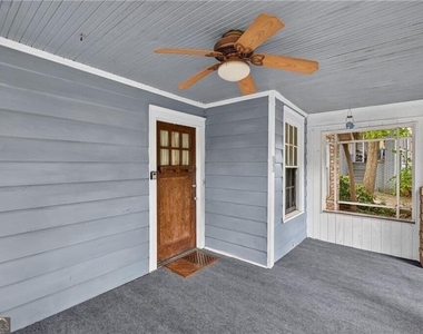 940 Burns Drive Sw - Photo Thumbnail 3