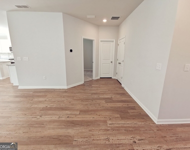 154 Green Love Lane - Photo Thumbnail 4