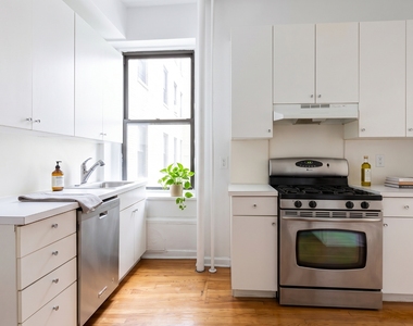 220 West 98th Street - Photo Thumbnail 5