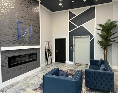 208 W 7th St - Photo Thumbnail 12